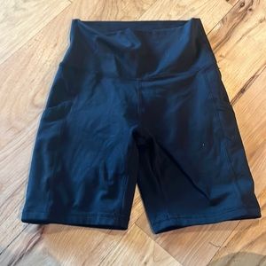 aerie biker shorts with pockets. size: small. color: black.